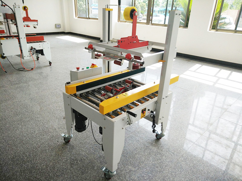 JS-FXZ500B 左右(you)驅動配聯線(xian)手動自動折(shé)蓋膠帶封箱(xiang)機